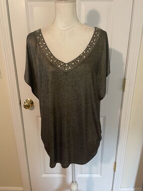 Rock & Republic Metallic Charcoal V-Neck Top with Silver Studs